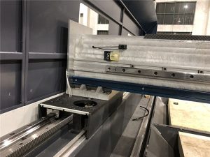 Küçük boyutlu hassas fiber lazer kesim makinesi otomatik konumlandırma 800 watt